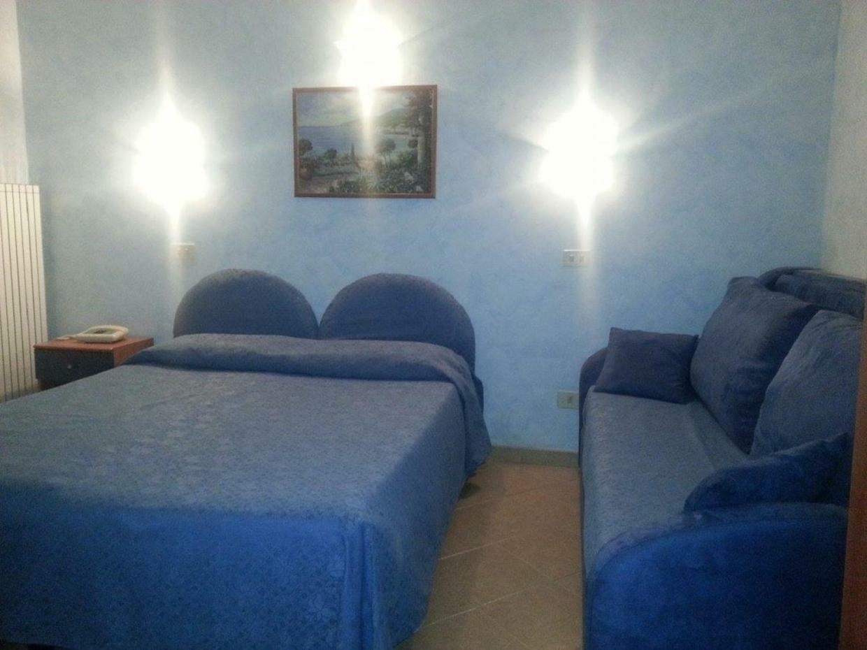Hotel La Milanese 皮特拉利古 外观 照片