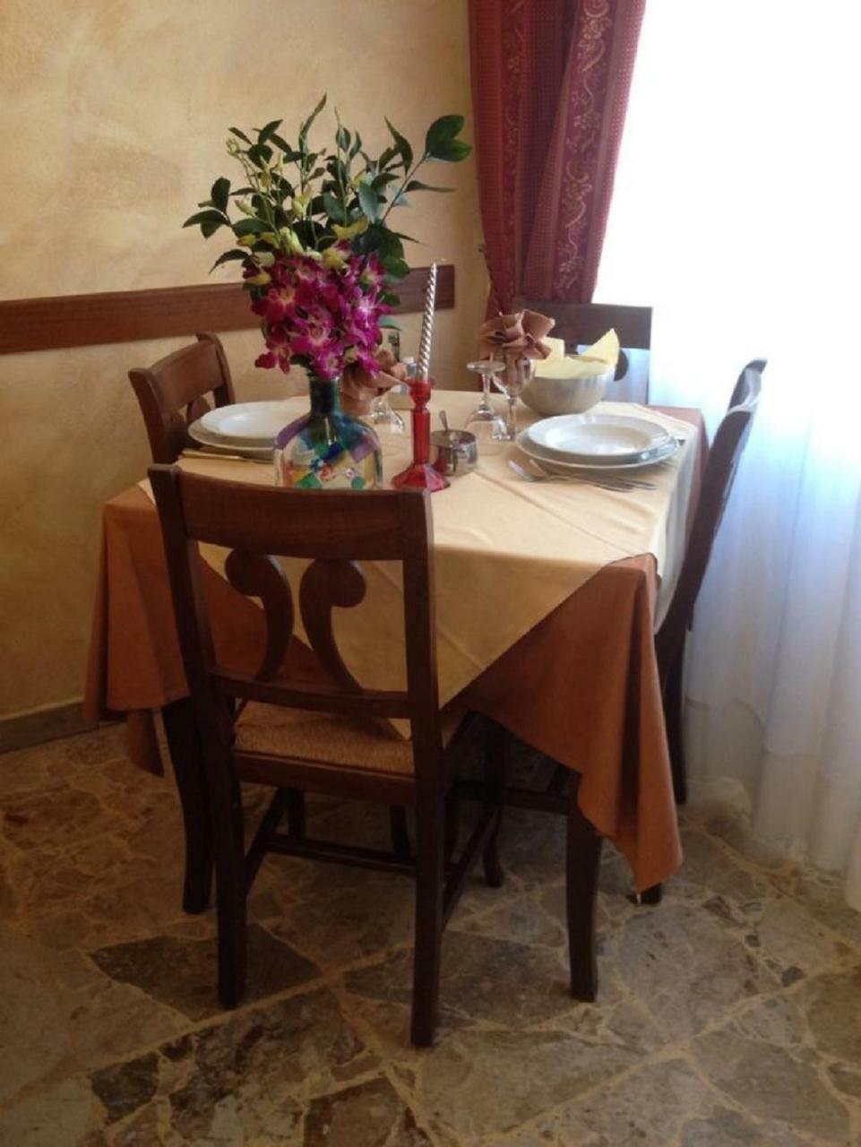 Hotel La Milanese 皮特拉利古 外观 照片