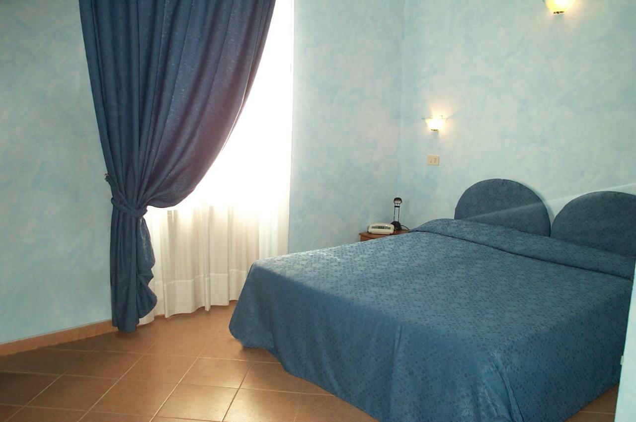 Hotel La Milanese 皮特拉利古 外观 照片
