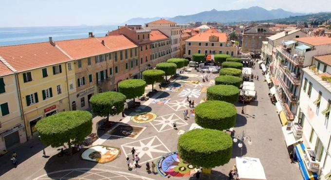 Hotel La Milanese 皮特拉利古 外观 照片